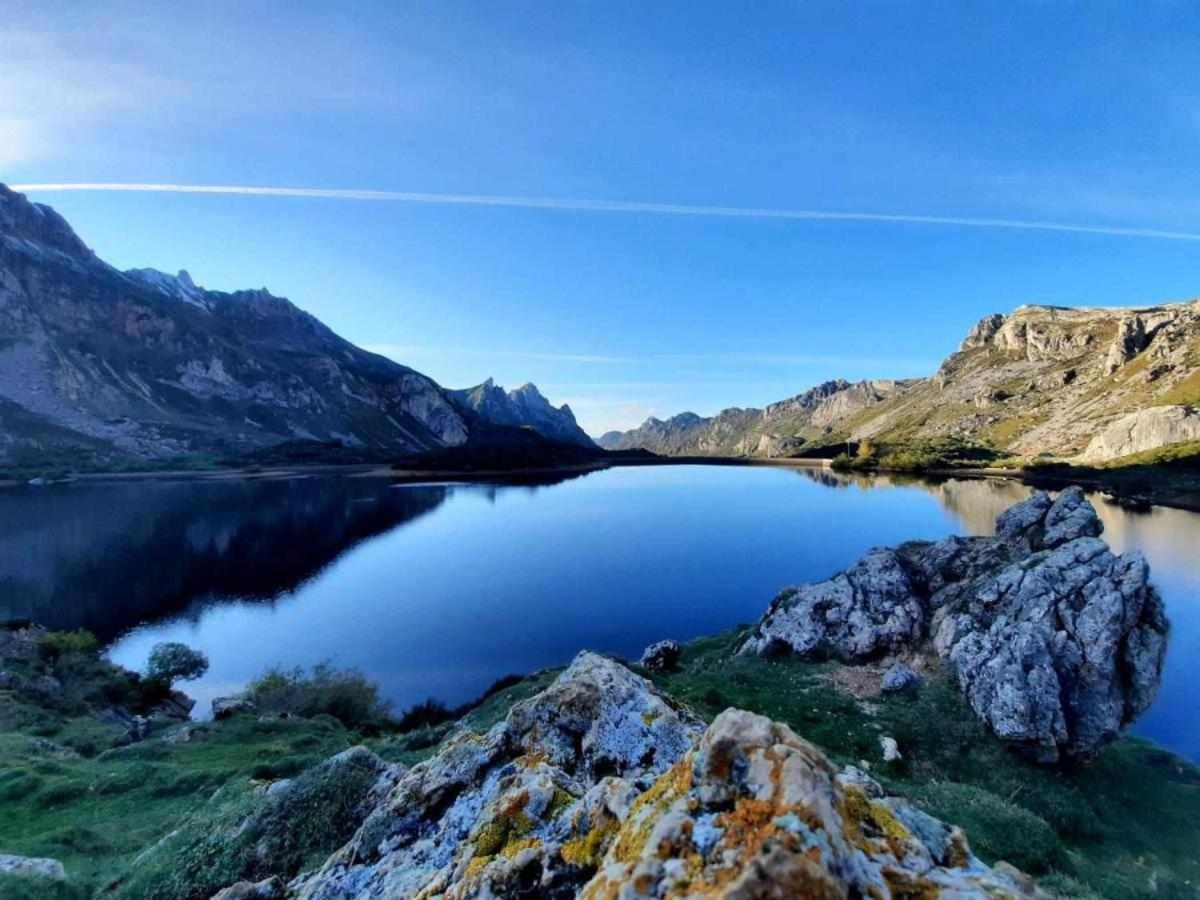 Apartamentos Rurales La Laguna Somiedo Valle de Lago Eksteriør bilde