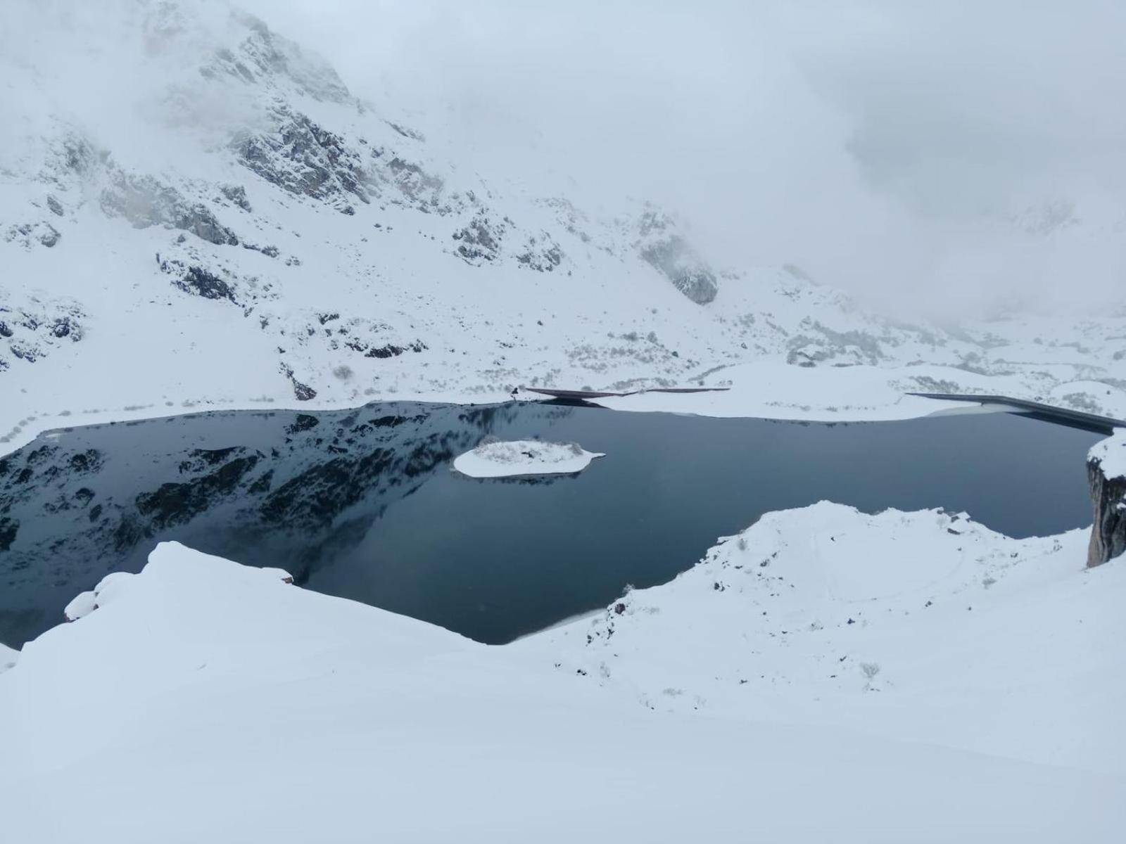 Apartamentos Rurales La Laguna Somiedo Valle de Lago Eksteriør bilde