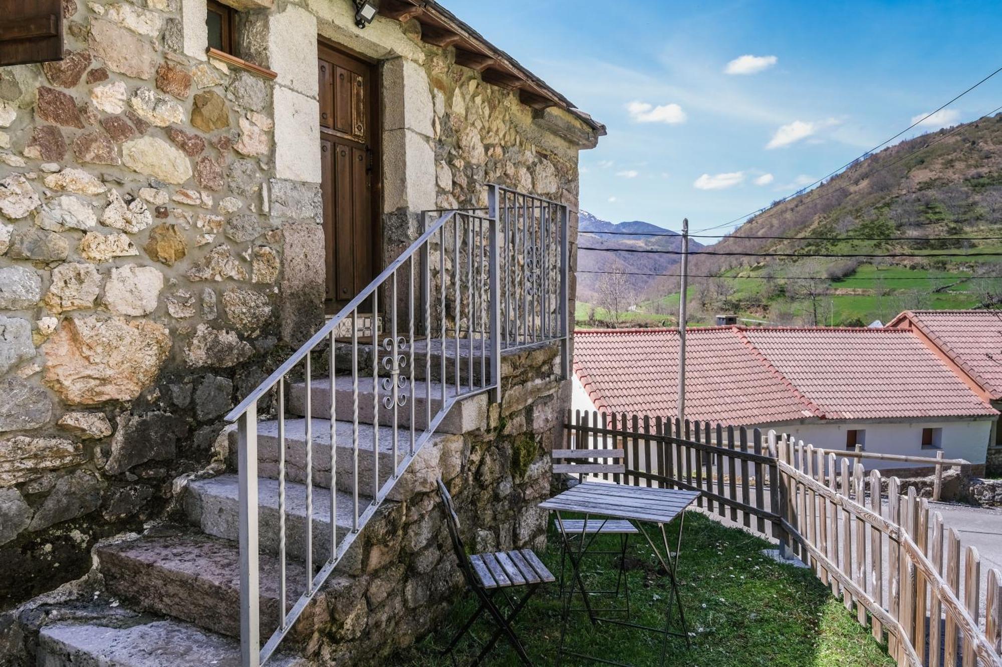 Apartamentos Rurales La Laguna Somiedo Valle de Lago Eksteriør bilde