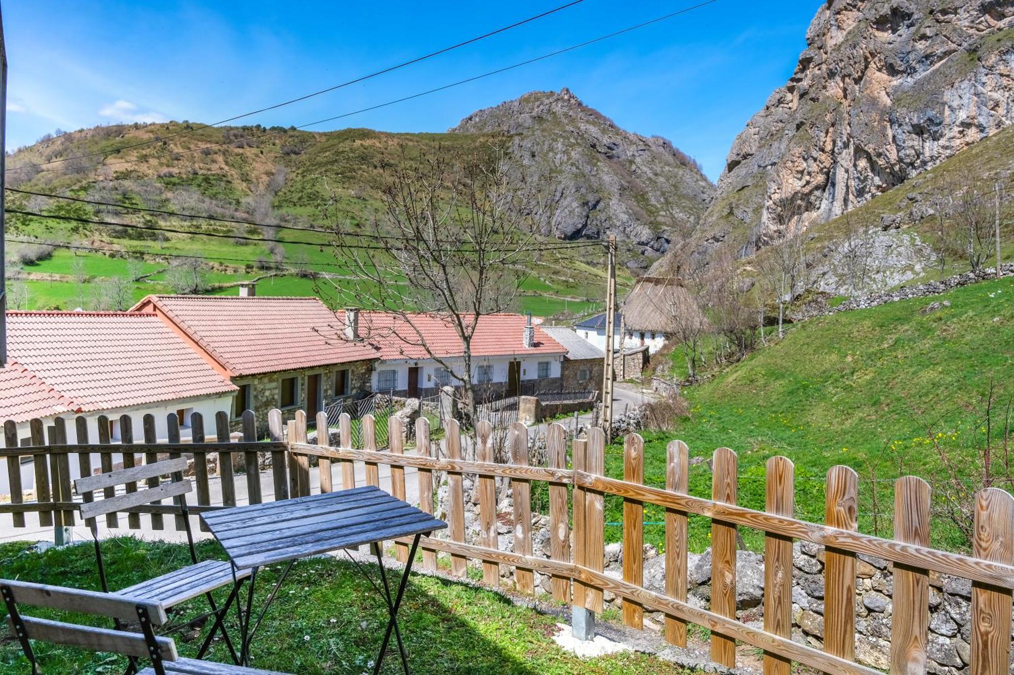 Apartamentos Rurales La Laguna Somiedo Valle de Lago Eksteriør bilde